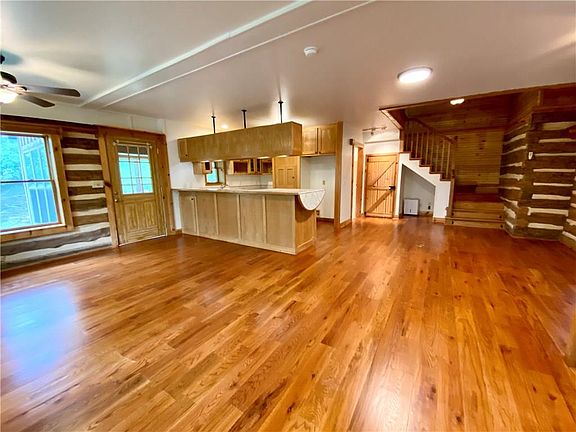 3rd image of 830 E Trust St