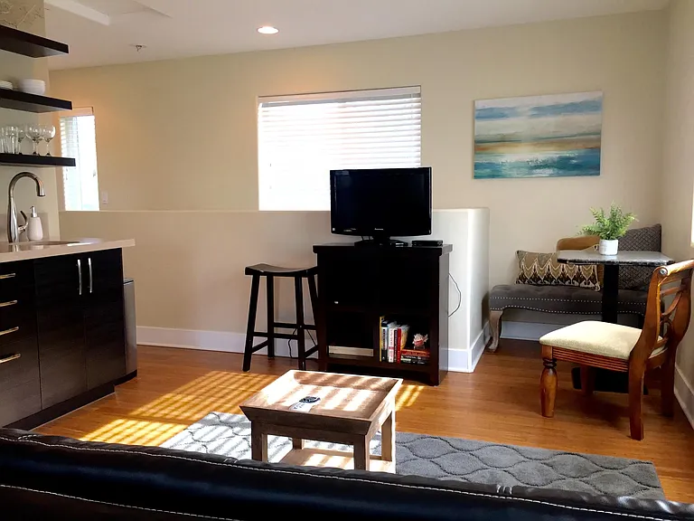 1005 Hermes Ave — Photo 3