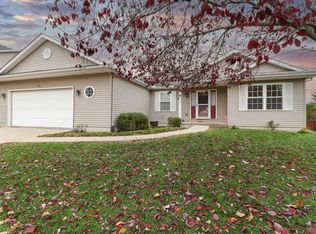 310 Waterford Estates Dr, Bloomington, IL