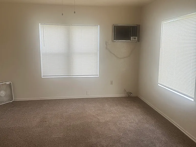 412 E Pine Ave — Photo 2