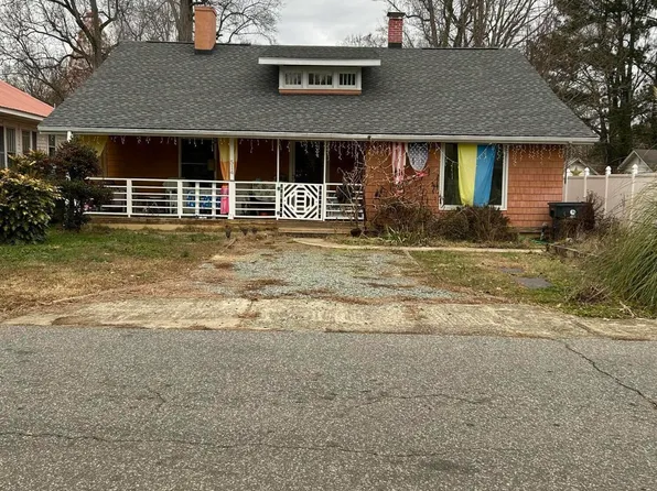 514 W 5th St, Siler City, NC 27344