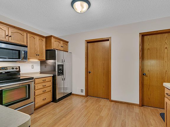 4th image of 516 Graceview Loop