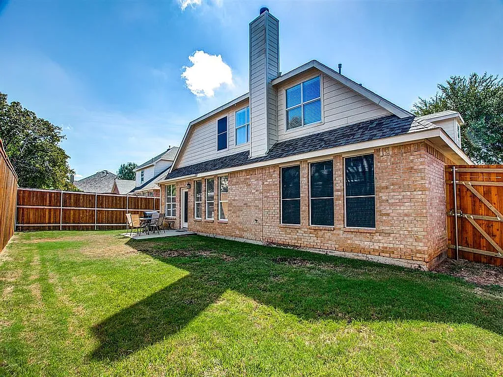 5 bed, 3353 sqft, $3,250 — Photo 2