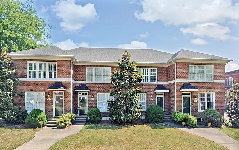 2 bed, 2.5 bath, 1302 sqft, $1,430 — Photo 1