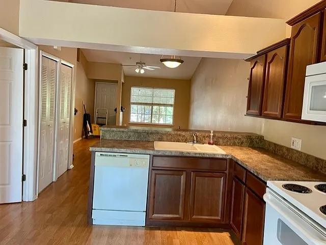 124 Reserve Cir #208 — Photo 5
