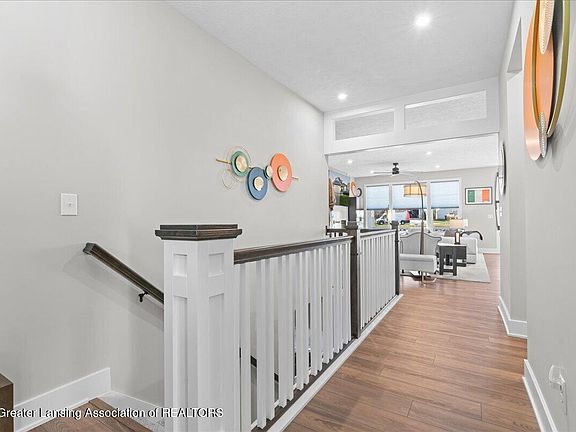 5th image of 7572 Roxborough Ln