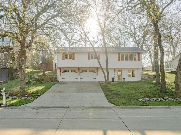 1238 Summer Circle Dr, Okoboji, IA 51355