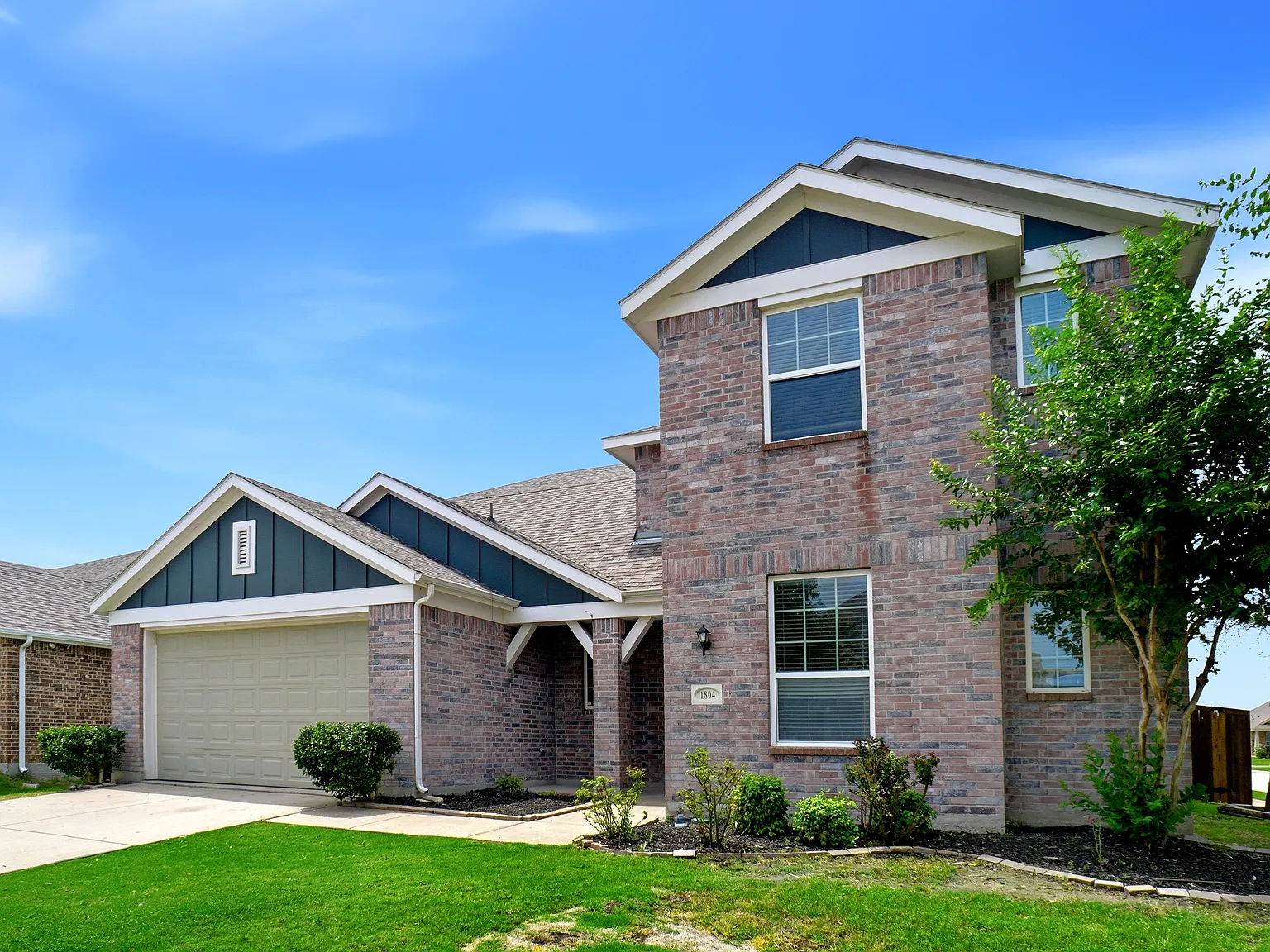 5 bed, 3404 sqft, $3,200 — Photo 1