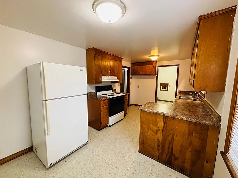 2 Bedroom, 1 Bath Apartments — Photo 10