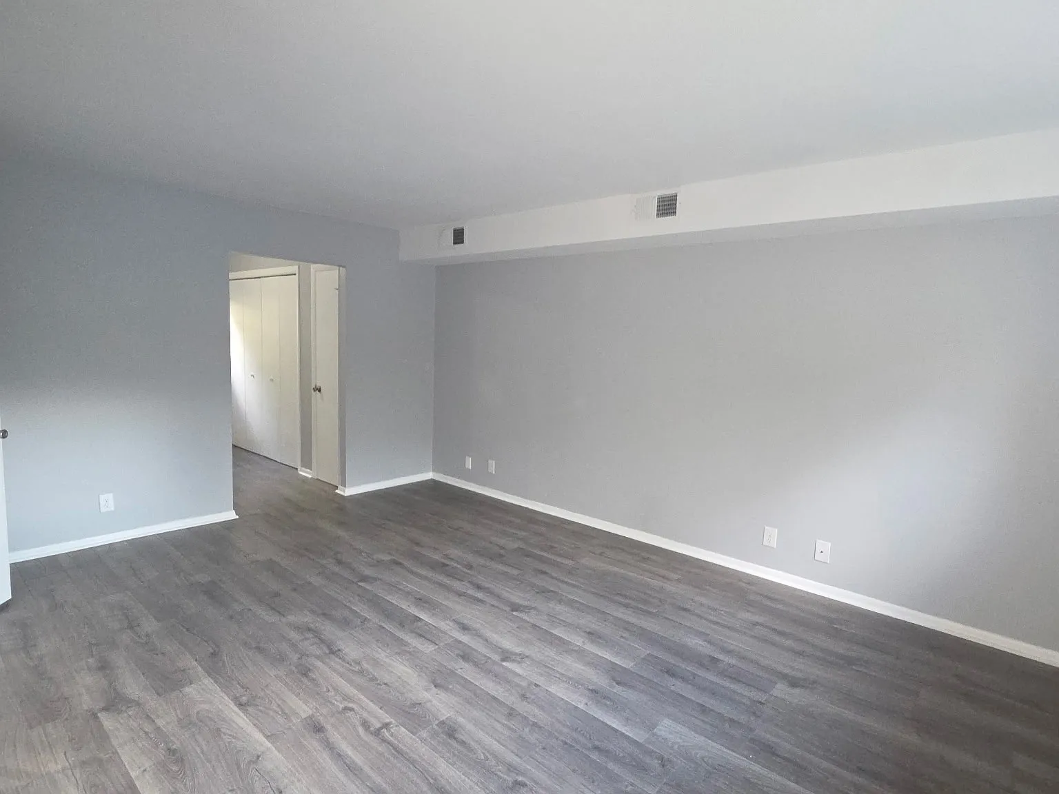2 bed, 1.5 bath, 990 sqft, $1,495 — Photo 3