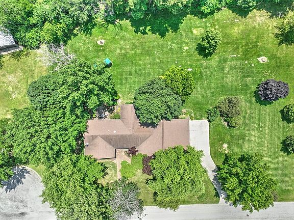 3rd image of 8837 Hickory Hills Dr