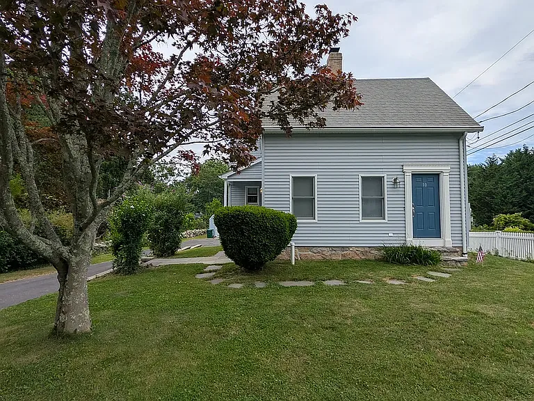 10 Shore Rd — Photo 2
