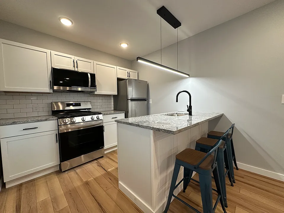 129 Charles Ave #1