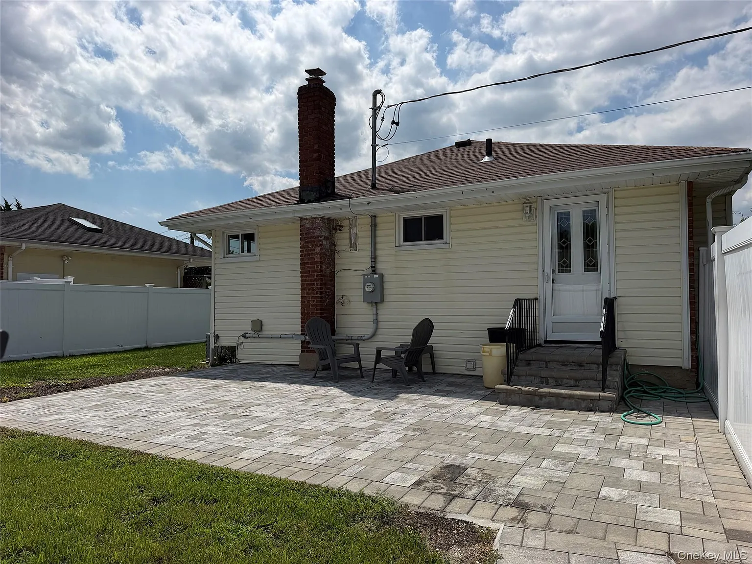 3 bed, 2.0 bath, 971 sqft, $3,900 — Photo 2