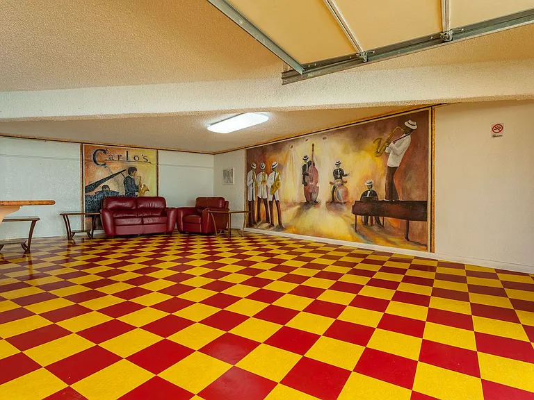 Plaza Apartments — Photo 7