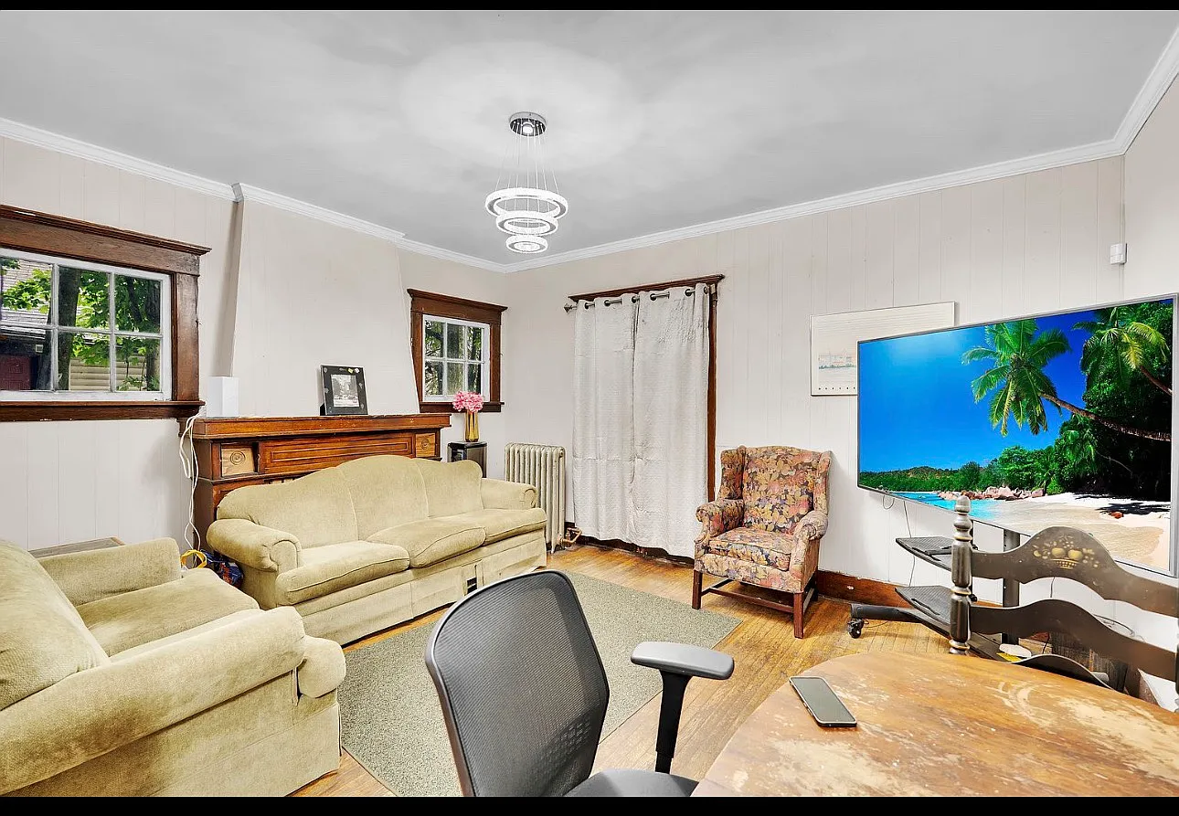 7 bed, 2400 sqft, $2,950 — Photo 2