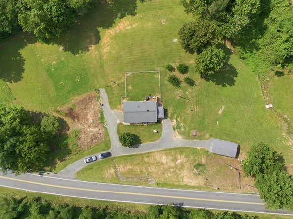 10027 W Pine St, Lowgap, NC 27024