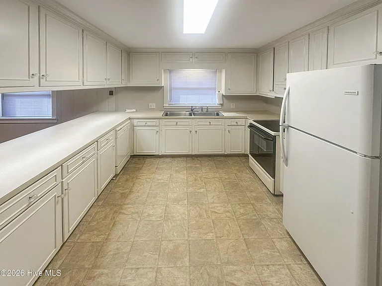 2610 Evans St — Photo 5