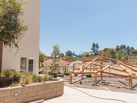3rd image of 23036 W Ventura Blvd #701