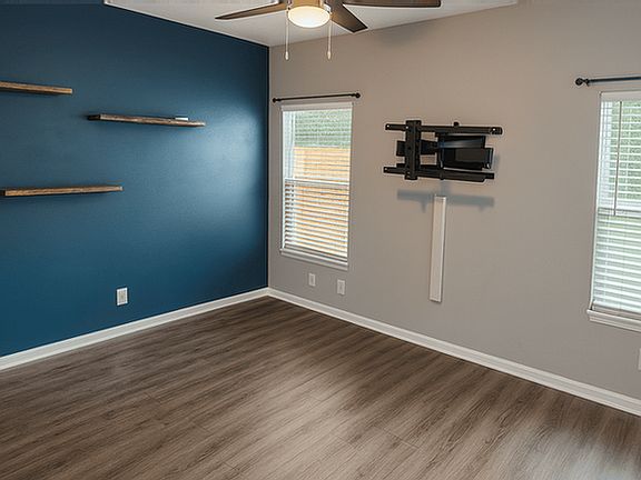 2nd image of 635 Grove Cir