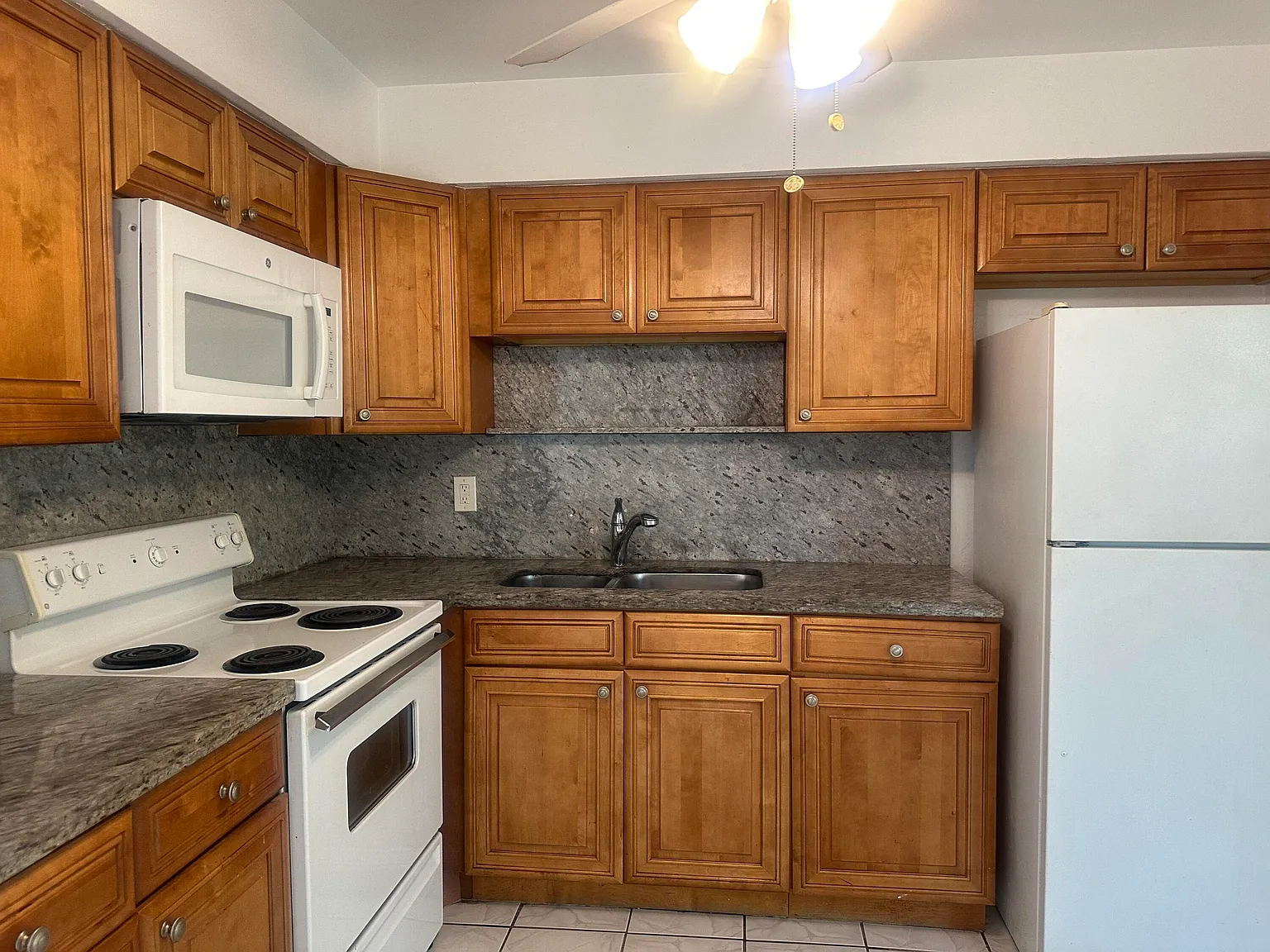 2 bed, 1.0 bath, 870 sqft, $2,100 — Photo 4