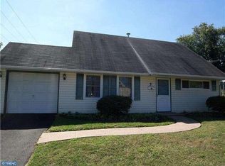 5 Pine Needle Rd, Levittown, PA 19056