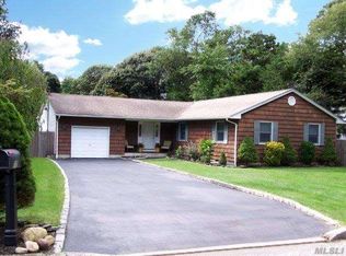 12 Overton Ct, Lake Grove, NY 11755