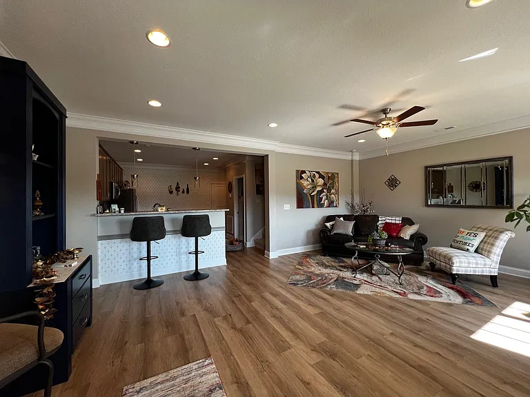 344 Broadberry Ave — Photo 5