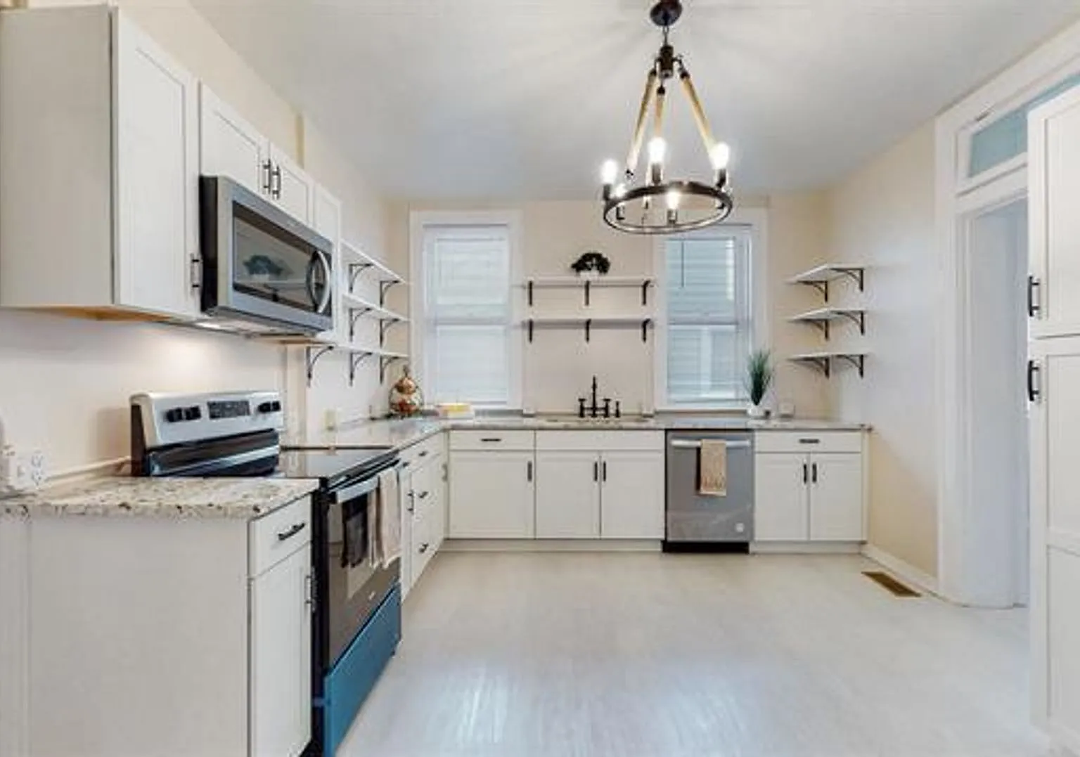 Beautiful Historic Home For Lease! — Photo 4
