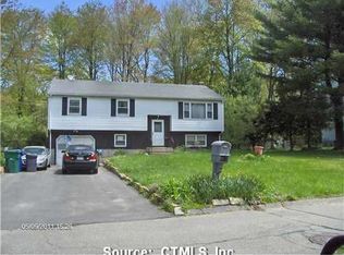 4 Tiffany Ln, Bloomfield, CT 06002