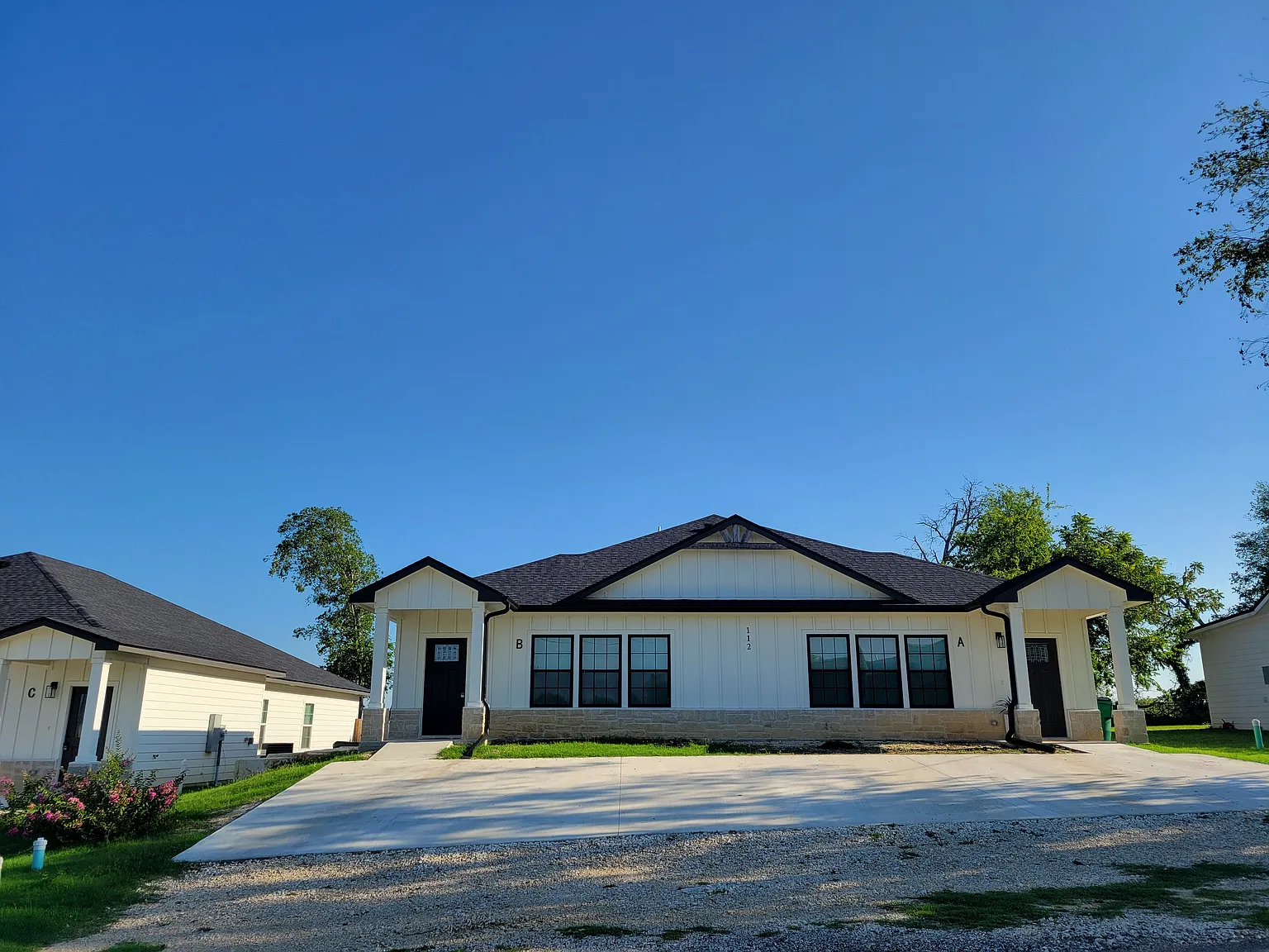 112 Coralee Ln — Photo 1