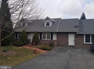 25 W Ryeland Rd, Womelsdorf, PA 19567