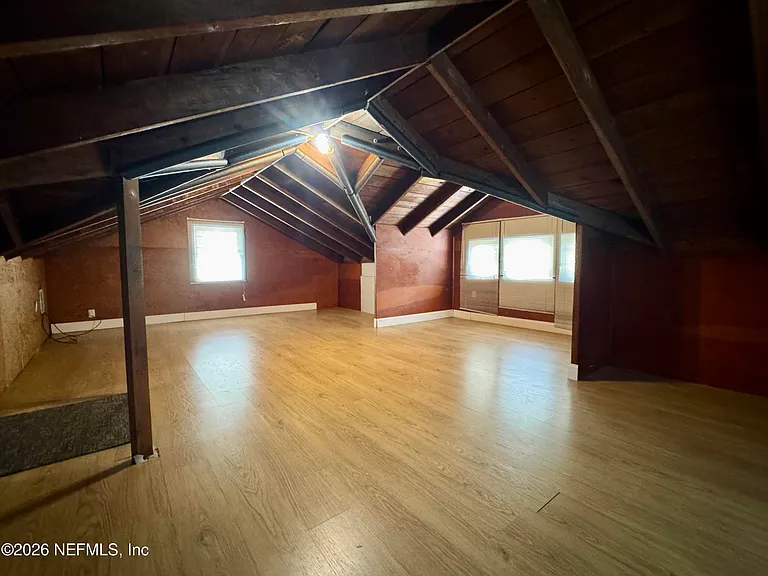 805 Saint Clair St — Photo 18