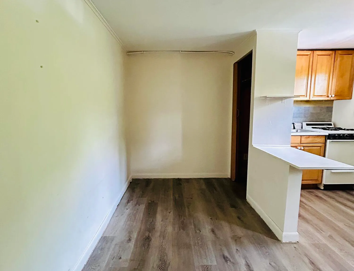 1 bed, 1.0 bath, 225 sqft, $800 — Photo 2