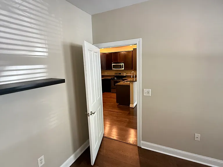 950 Perry St — Photo 19