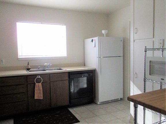 3rd image of 9768B 8th St