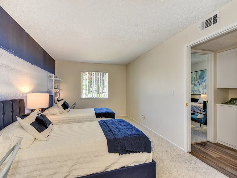Renaissance Park Apartments — Photo 13
