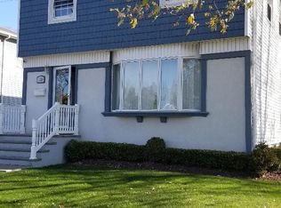 1220 S Railroad Ave, Staten Island, NY 10306