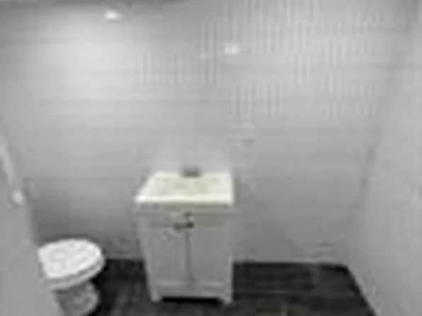 2243 Bathgate Avenue image 19 of 24