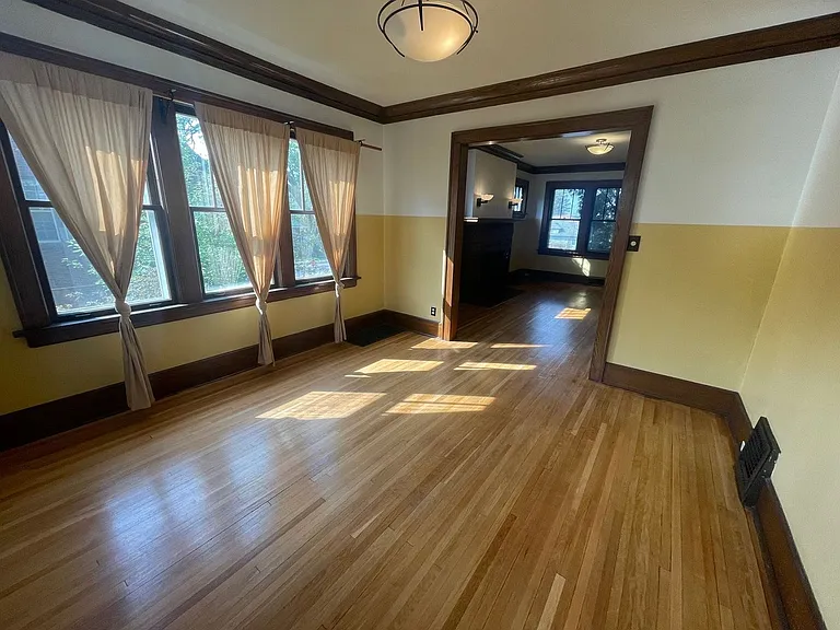 414 N 19th Ave E — Photo 5