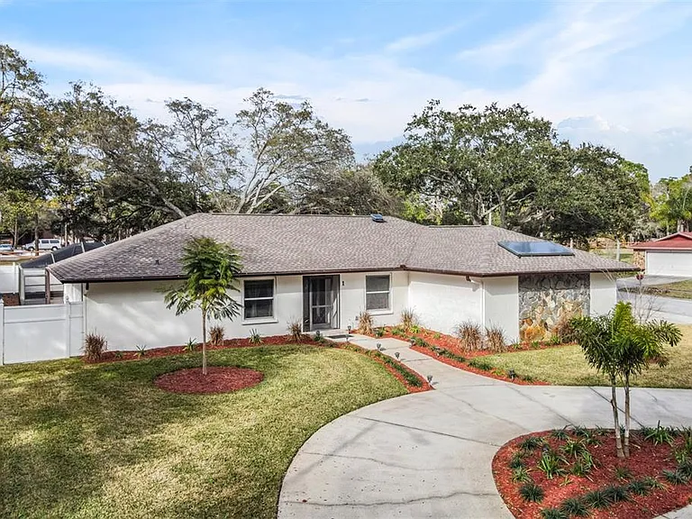 1 Fernery Ln — Photo 1
