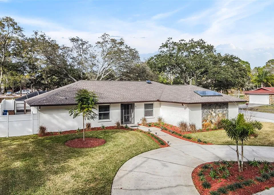 1 Fernery Ln