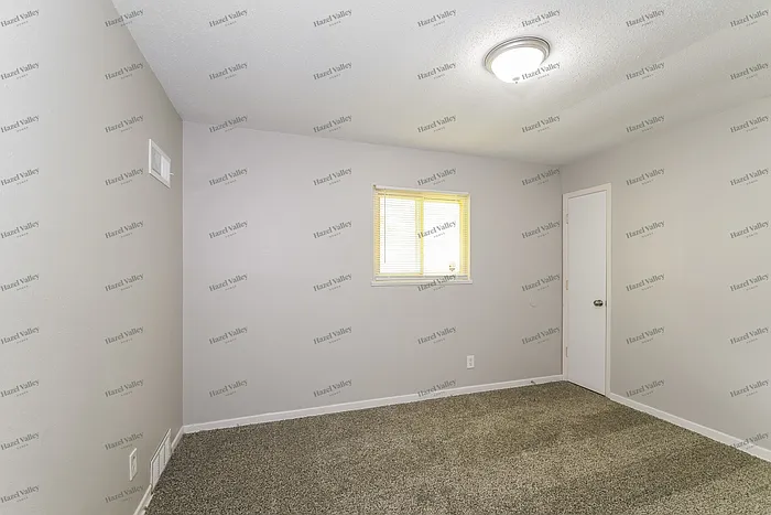 10250 Valley Dr — Photo 9