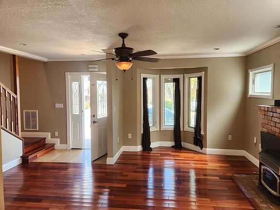 3rd image of 105 Cypress Ave