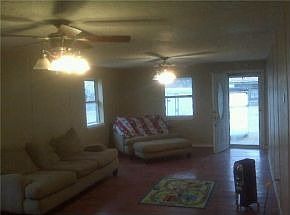 2nd image of 122 E 4th St
