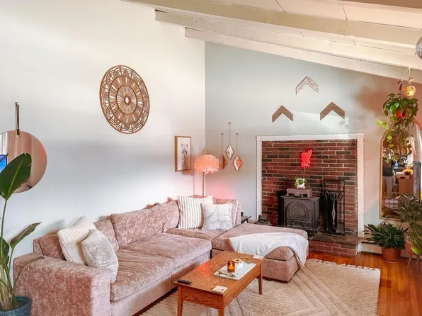 4 Edgewood Rd, Portsmouth, NH 03801