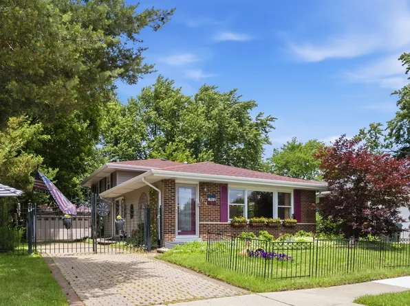 2176 N Westmoreland Dr, Palatine, IL 60074