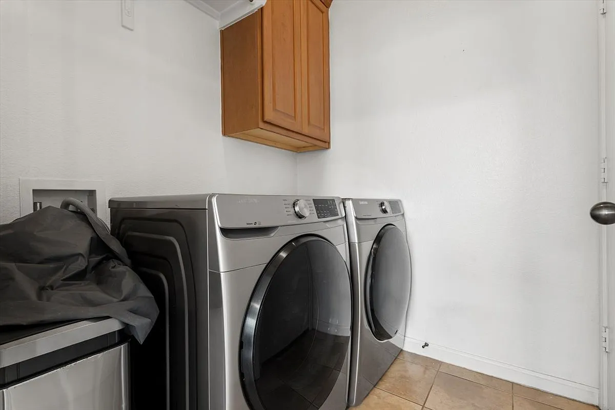 3 bed, 2349 sqft, $2,450 — Photo 4