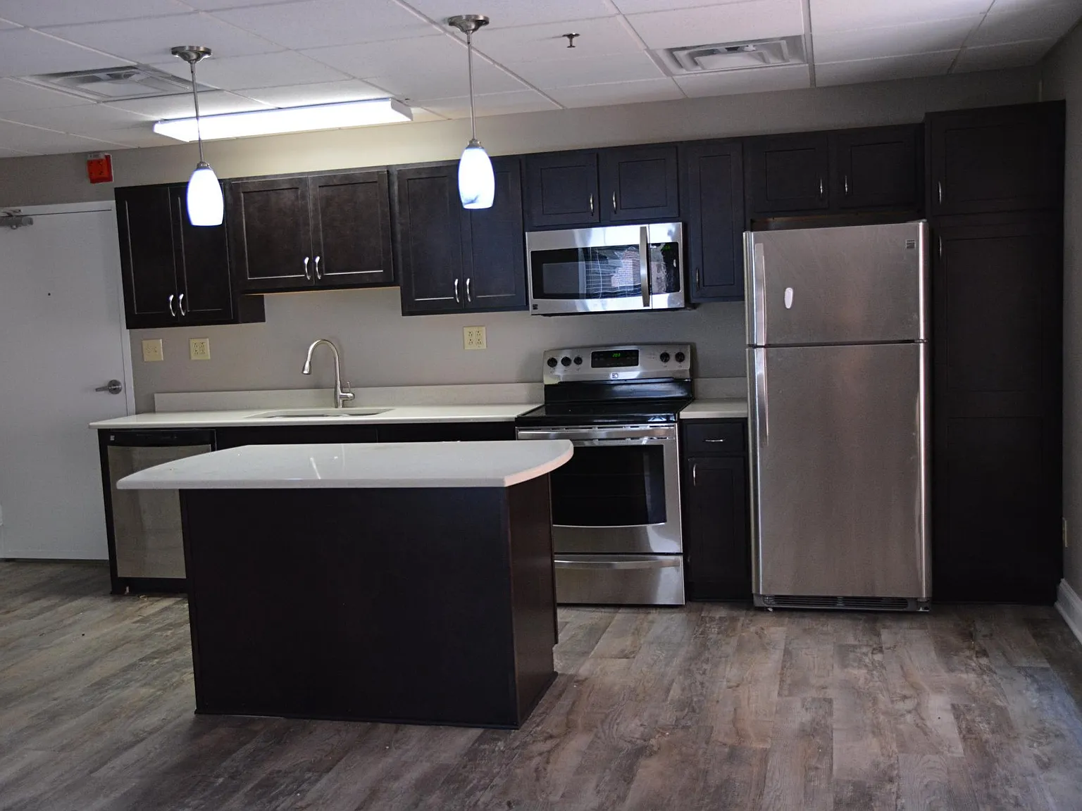 2 bed, 100 sqft, $1,300 — Photo 2