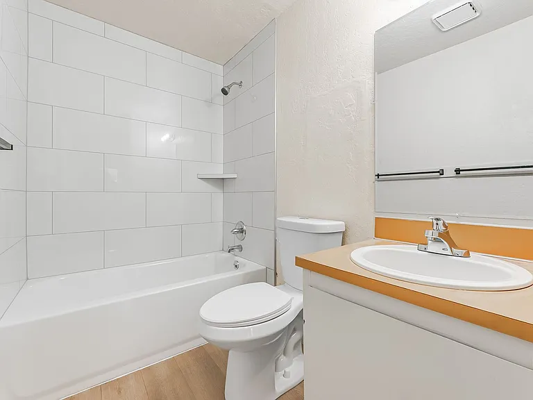 1321 W Sylvester St — Photo 27